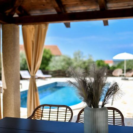 Wonderful Holiday House Bruno With Heated Pool 자다르 외부 사진