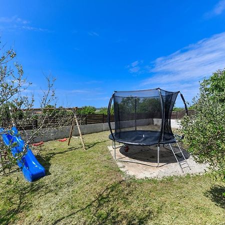 Wonderful Holiday House Bruno With Heated Pool 자다르 외부 사진