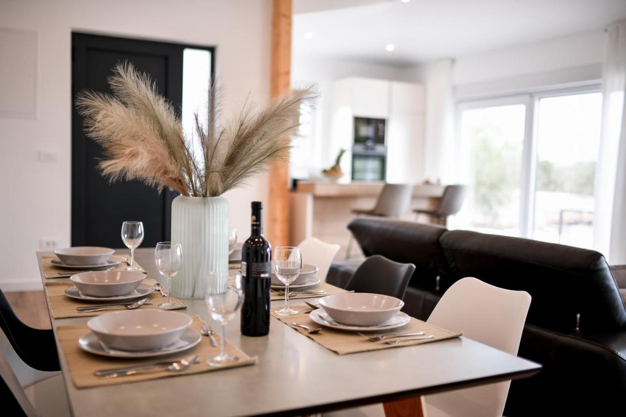 Wonderful Holiday House Bruno With Heated Pool 자다르 외부 사진