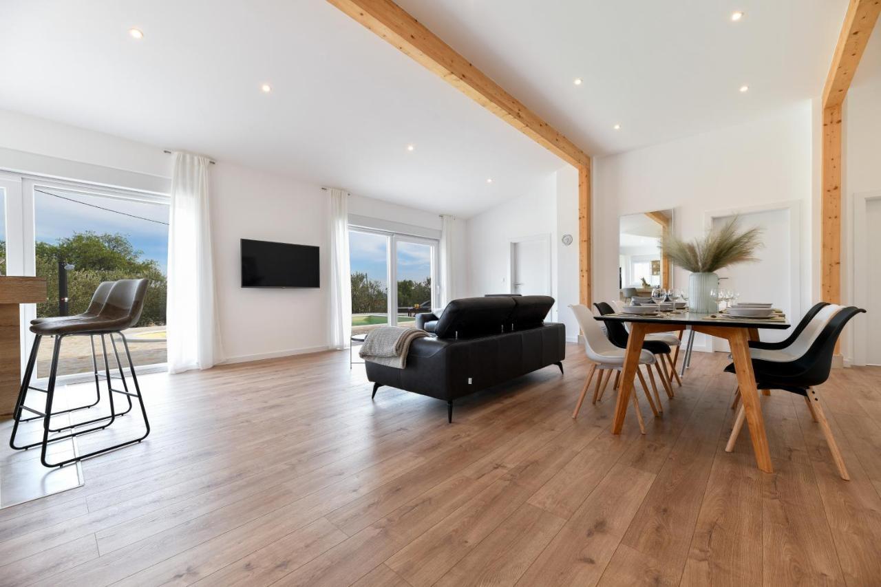 Wonderful Holiday House Bruno With Heated Pool 자다르 외부 사진