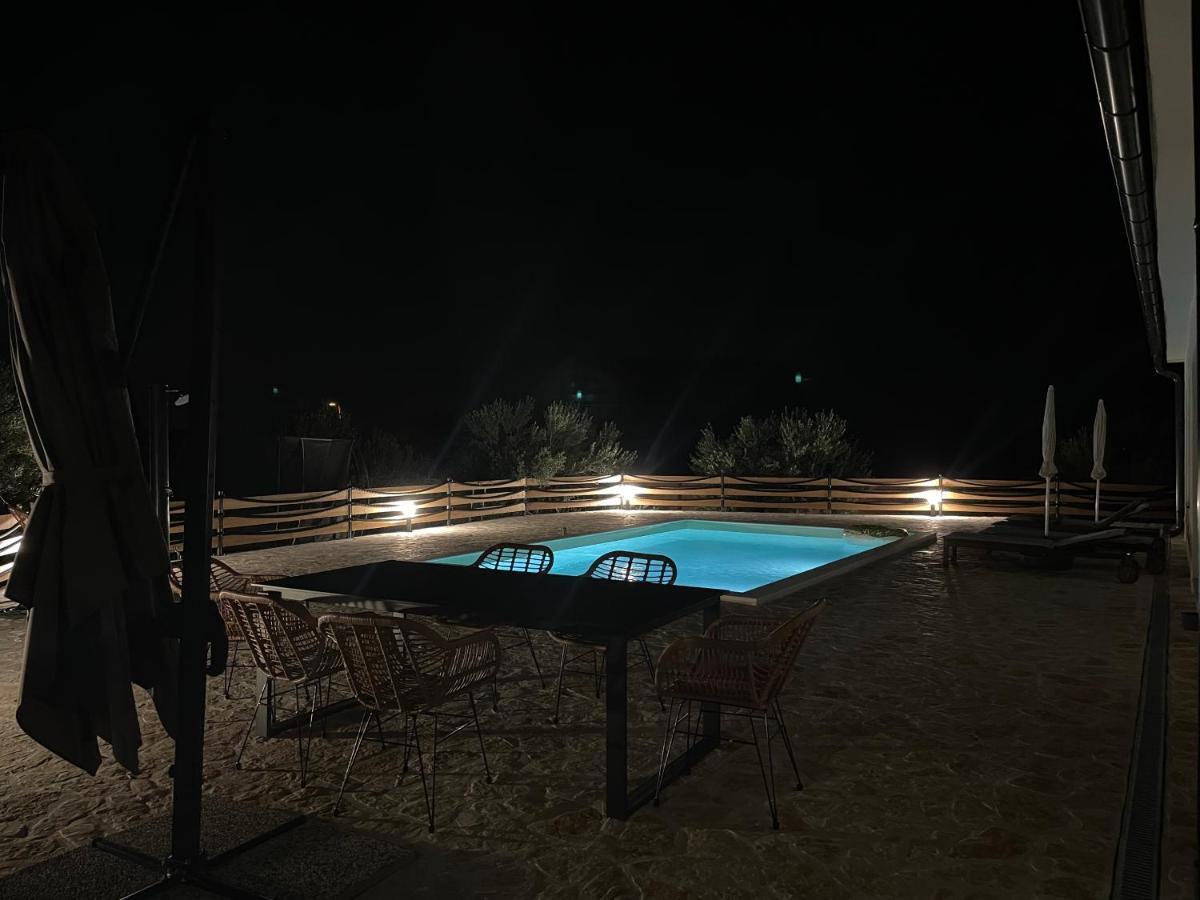 Wonderful Holiday House Bruno With Heated Pool 자다르 외부 사진