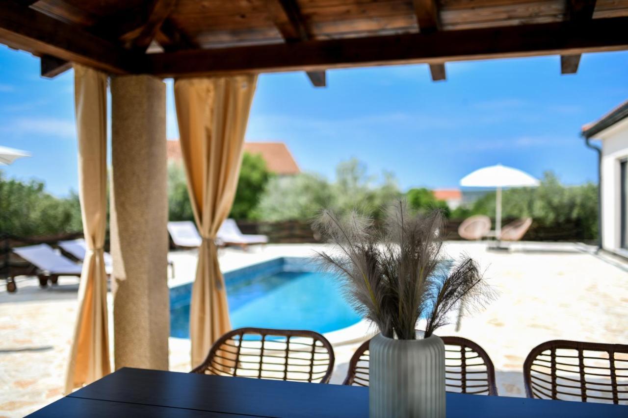 Wonderful Holiday House Bruno With Heated Pool 자다르 외부 사진