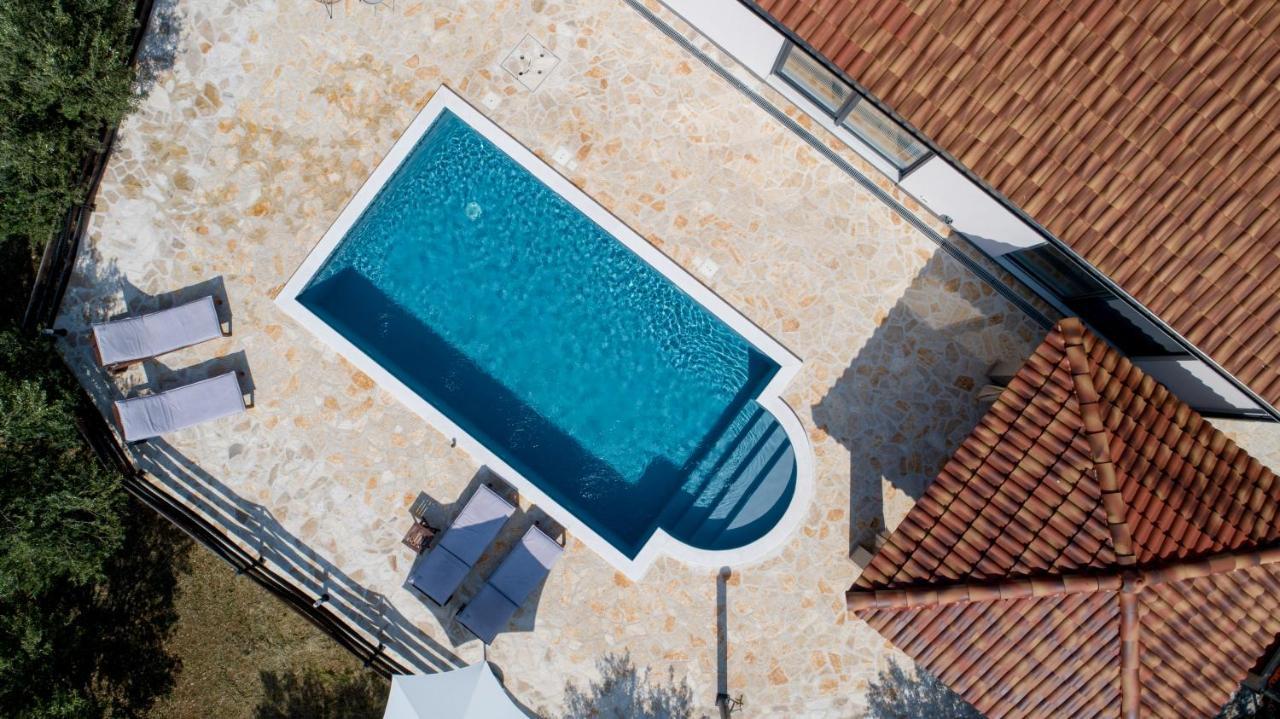 Wonderful Holiday House Bruno With Heated Pool 자다르 외부 사진