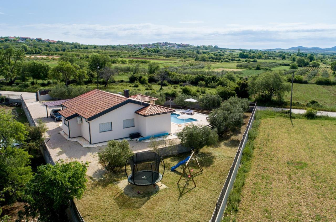 Wonderful Holiday House Bruno With Heated Pool 자다르 외부 사진