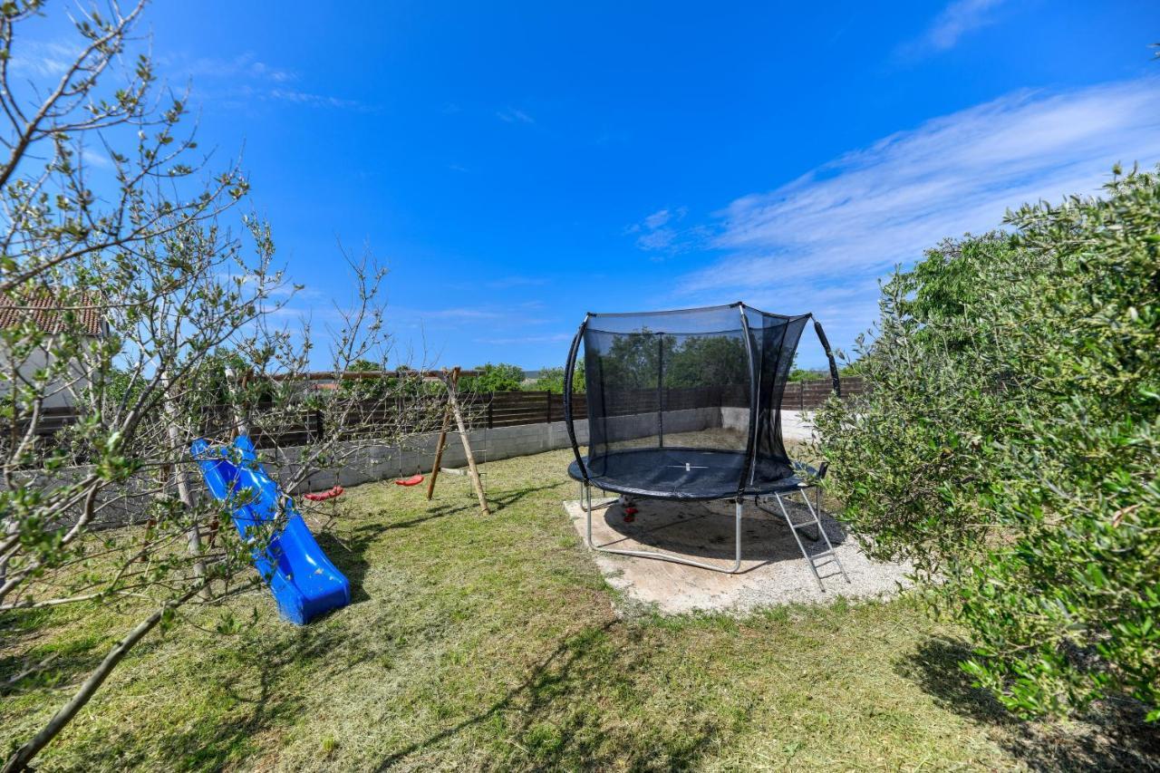 Wonderful Holiday House Bruno With Heated Pool 자다르 외부 사진